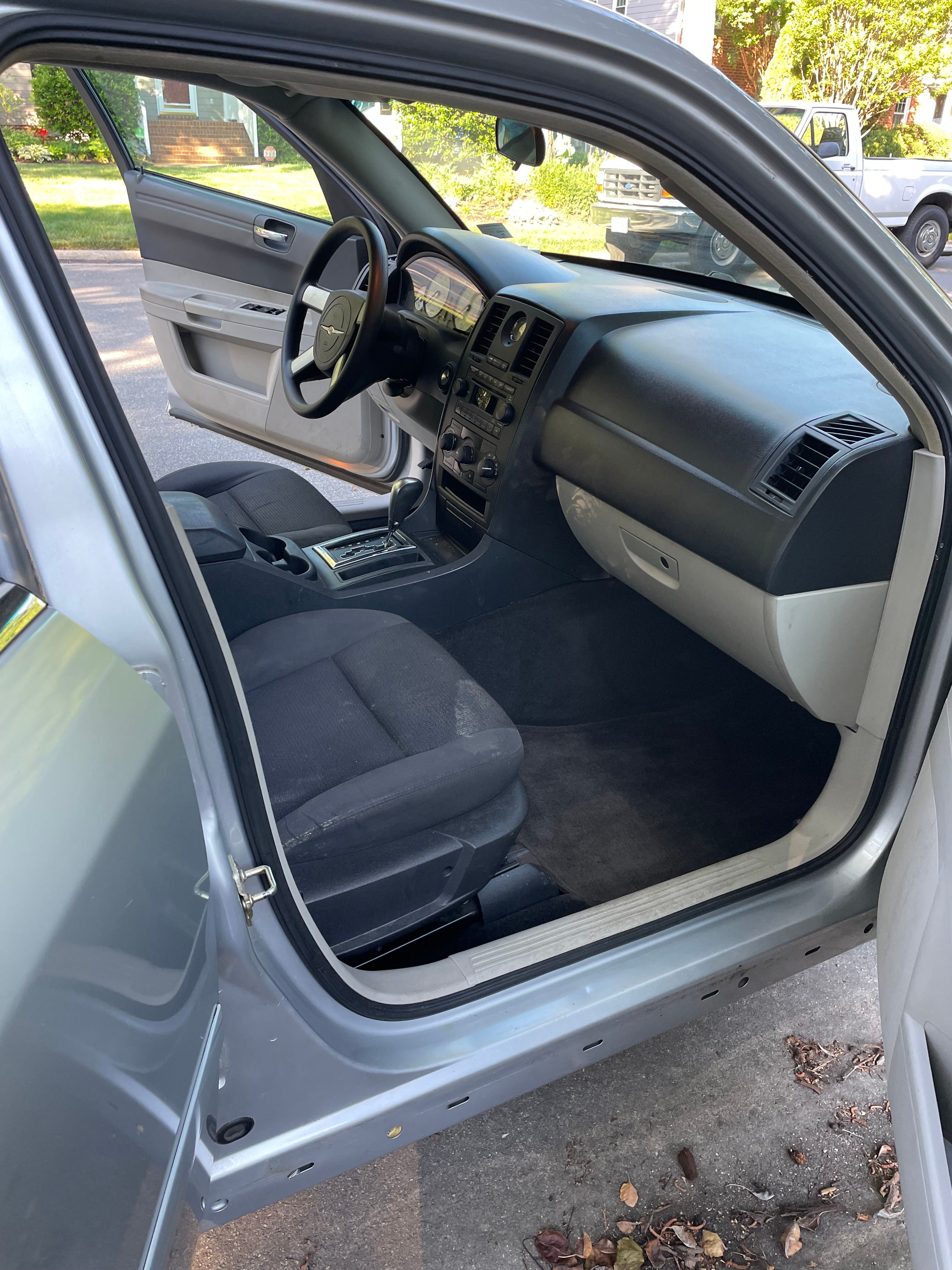Used 2005 Chrysler 300 RWD image 12