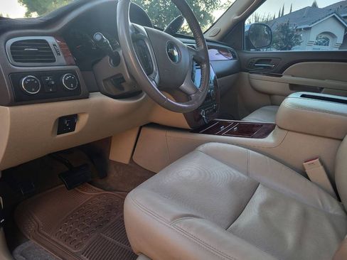 Used 2011 Chevrolet Suburban LTZ image 4