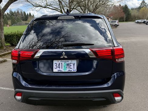 Used 2019 Mitsubishi Outlander SE image 6