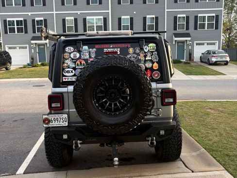 Used 2018 Jeep Wrangler Unlimited Sport image 32