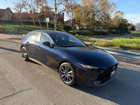 Used 2019 MAZDA MAZDA3 Hatchback image 5