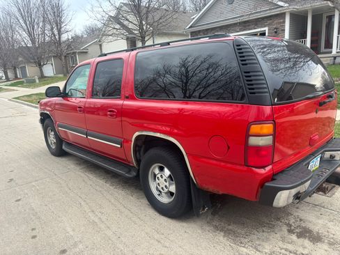 Used 2002 Chevrolet Suburban LT image 4