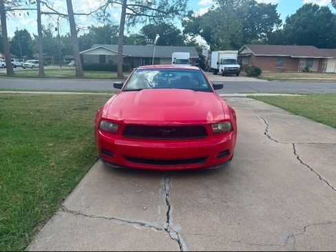 Used 2010 Ford Mustang Coupe image 8