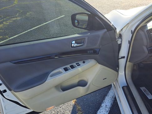 Used 2011 INFINITI G37 x Sedan w/ Premium Pkg image 8
