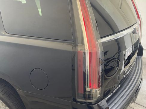 Used 2015 Cadillac Escalade Platinum image 11