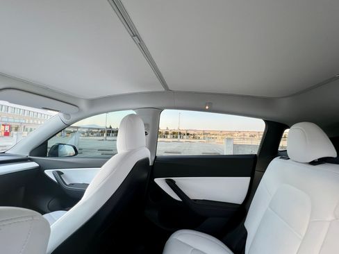 Used 2022 Tesla Model Y Performance image 17