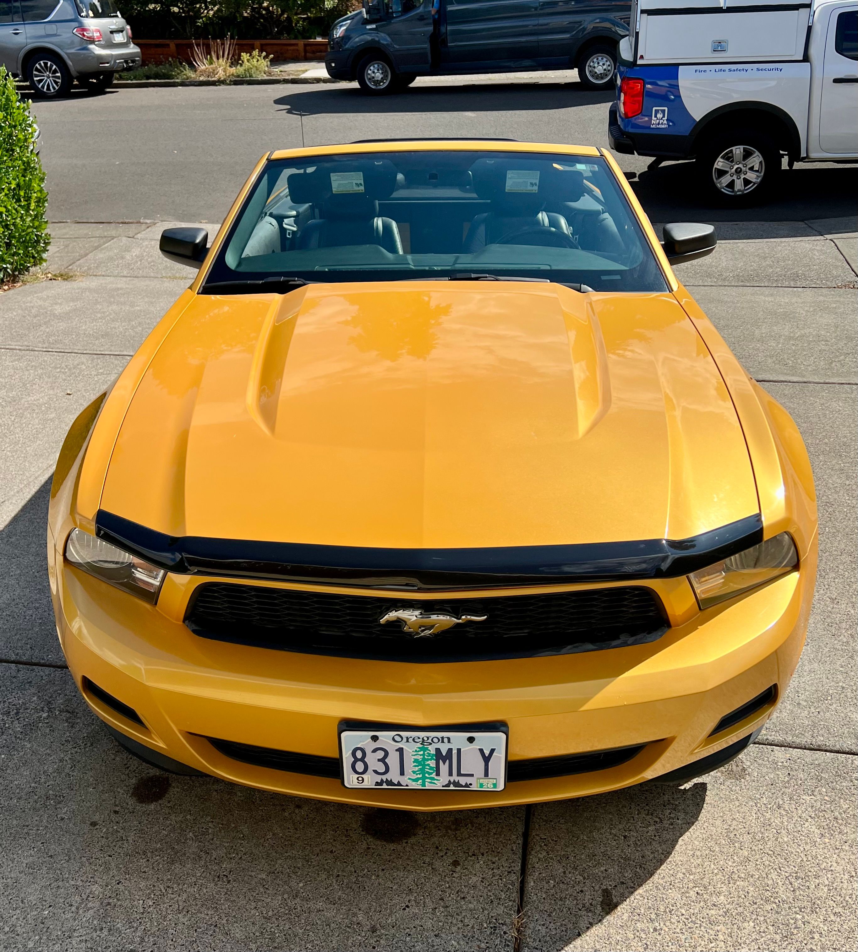 Used 2011 Ford Mustang Premium RWD image 1
