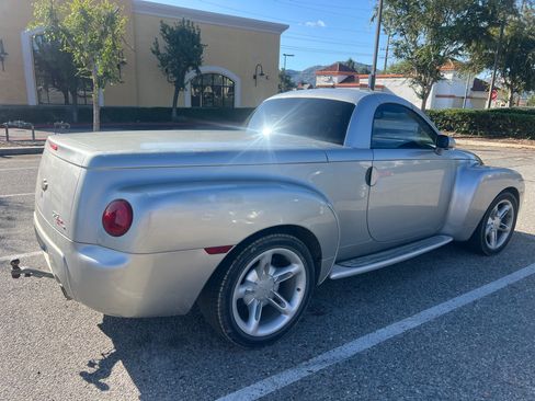 Used 2004 Chevrolet SSR w/ Preferred Equipment Group image 6