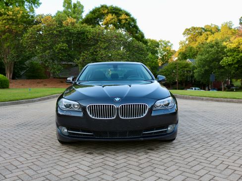 Used 2013 BMW 550i xDrive Sedan AWD/4WD image 2