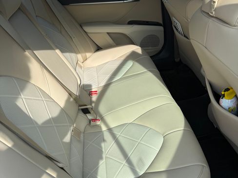 Used 2019 Toyota Camry XLE image 5