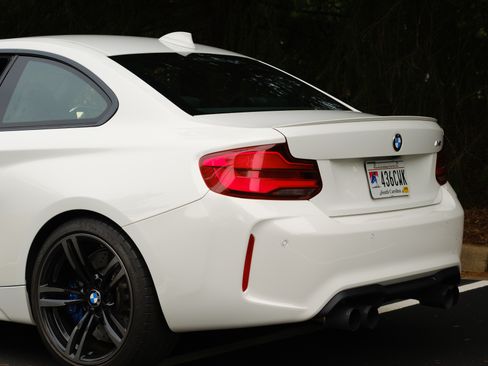 Used 2018 BMW M2 w/ Executive Package RWD image 10