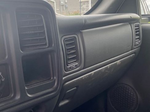 Used 2005 Chevrolet Silverado 1500 W/T image 16