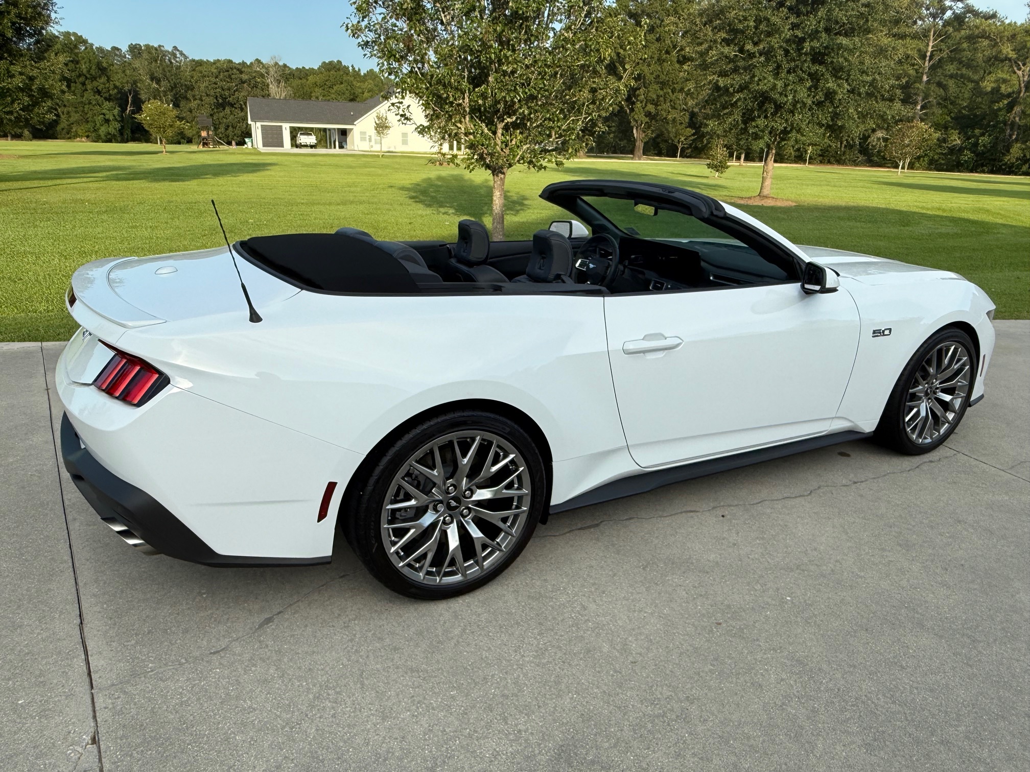 Used 2025 Ford Mustang GT Premium RWD image 8