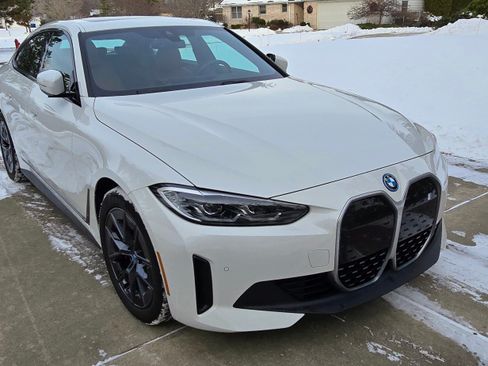 Used 2023 BMW i4 eDrive40 w/ Premium Package image 2