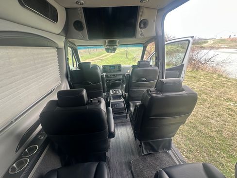 Used 2021 Mercedes-Benz Sprinter 2500 image 8