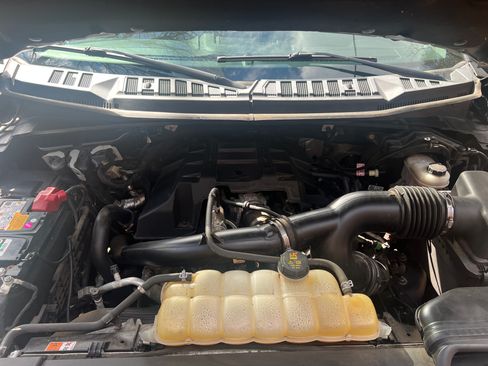 Used 2018 Ford F150 XLT w/ Equipment Group 302A Luxury image 15