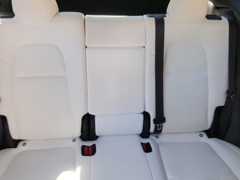 Used 2022 Tesla Model Y Performance image 21