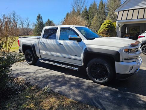 Used 2017 Chevrolet Silverado 1500 LTZ Z71 w/ LTZ Plus Package image 2