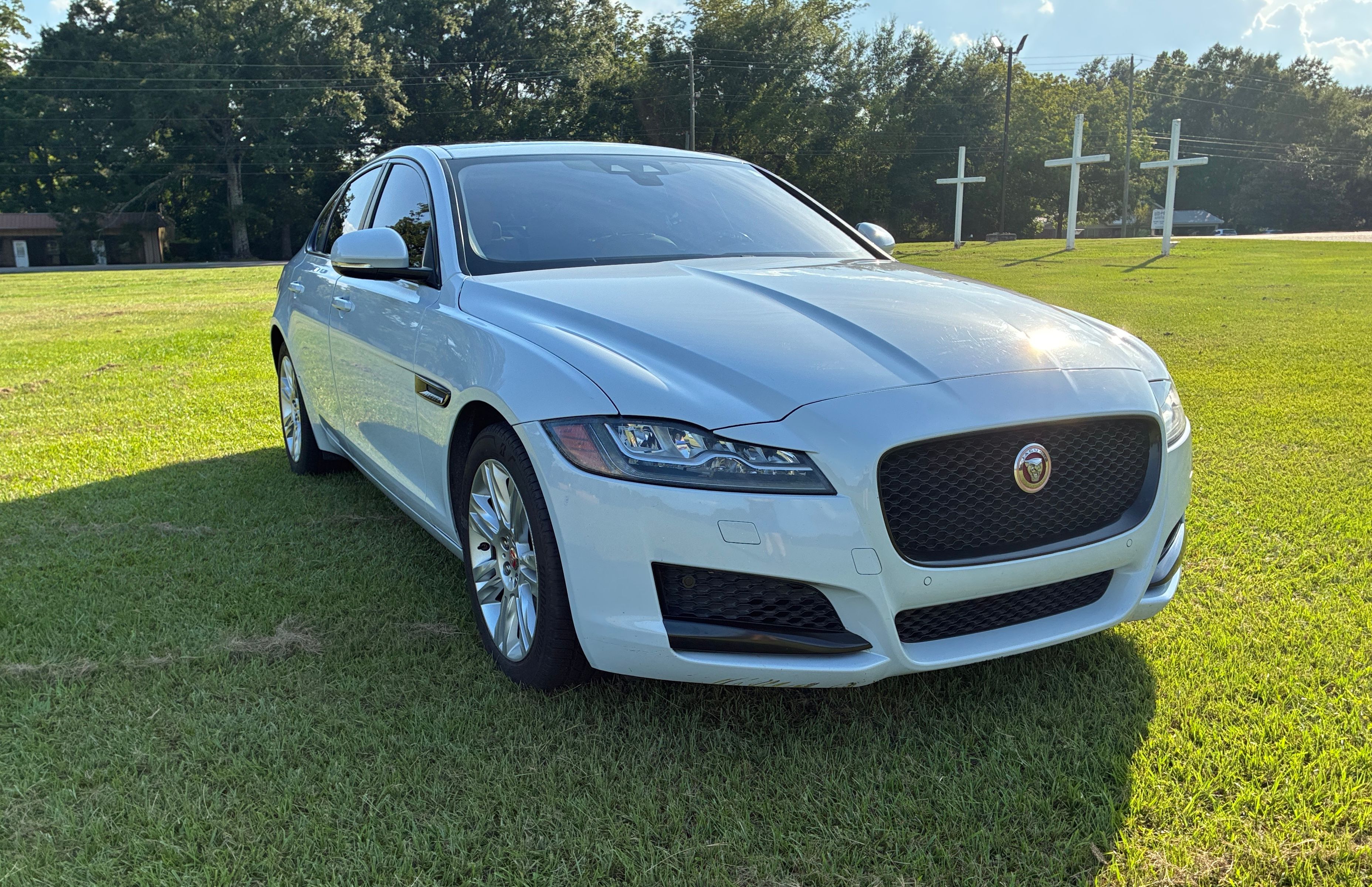 Used 2017 Jaguar XF Premium RWD image 5