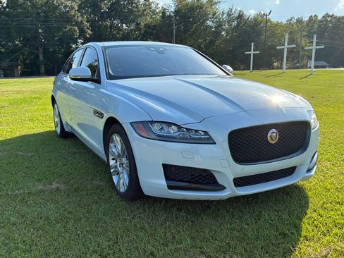 Used 2017 Jaguar XF Premium RWD image 5