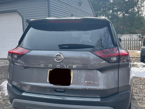 Used 2021 Nissan Rogue SV w/ Premium Package image 4