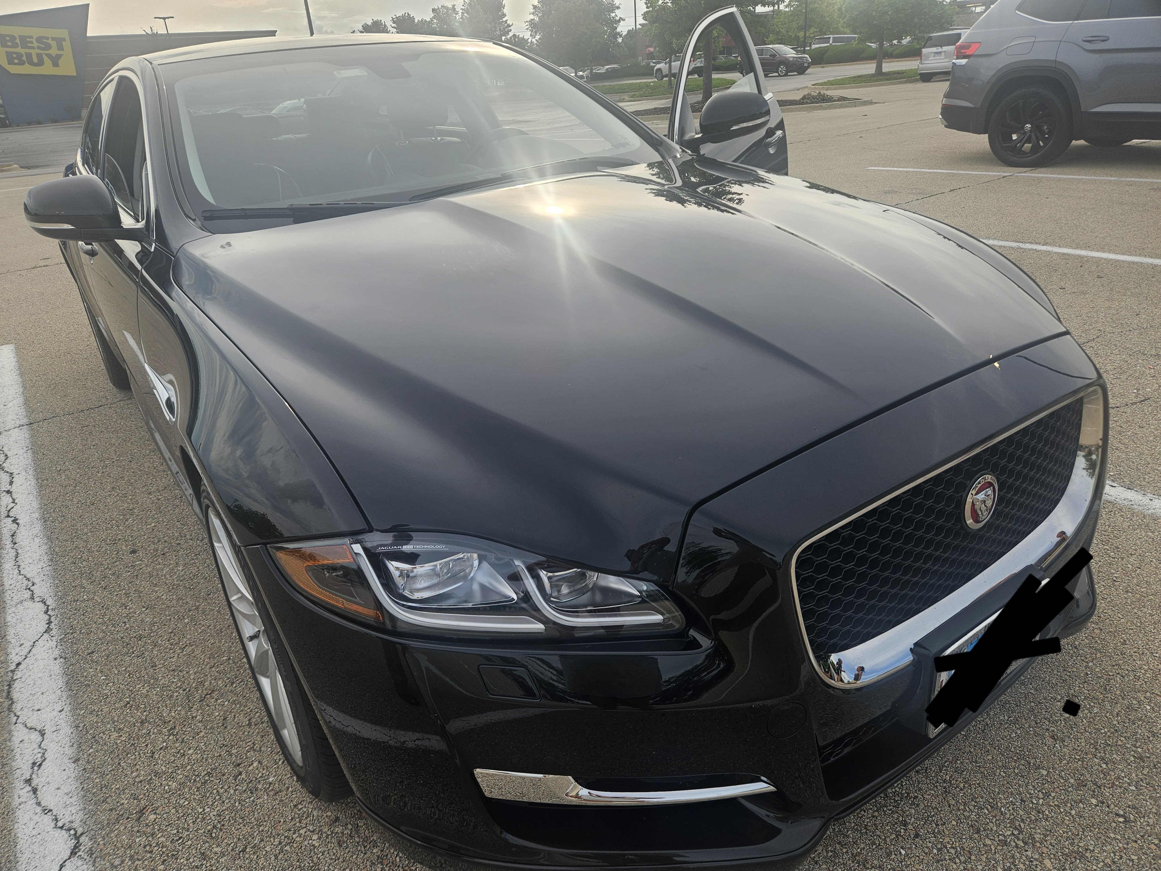 Used 2016 Jaguar XJ R-Sport RWD image 1