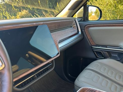 Used 2023 Rivian R1T Launch Edition image 15