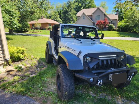 Used 2010 Jeep Wrangler Rubicon w/ Dual Top Group image 8