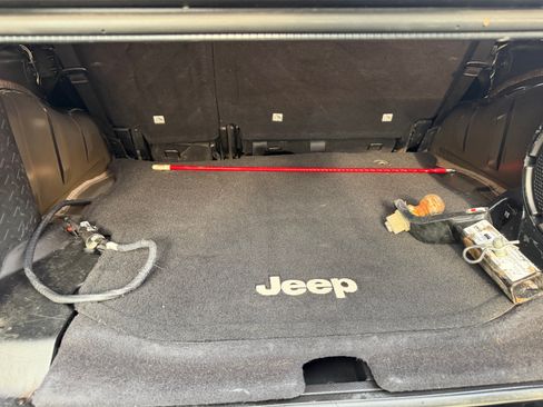 Used 2014 Jeep Wrangler Unlimited Rubicon w/ Connectivity Group AWD/4WD image 15