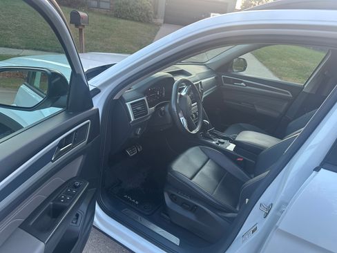 Used 2022 Volkswagen Atlas SEL R-Line image 6