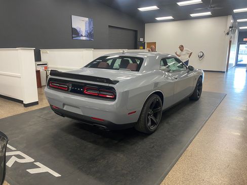 Used 2022 Dodge Challenger SRT Hellcat Redeye RWD image 5
