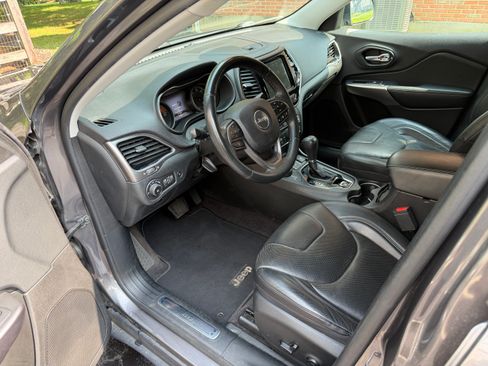 Used 2019 Jeep Cherokee Limited w/ Luxury Group AWD/4WD image 17