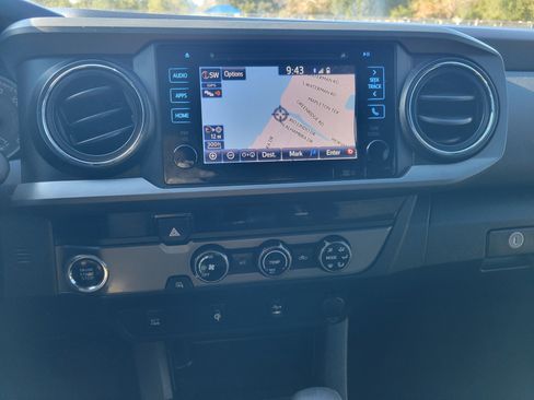 Used 2016 Toyota Tacoma SR5 image 13