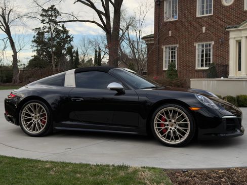 Used 2019 Porsche 911 Targa 4 GTS image 17