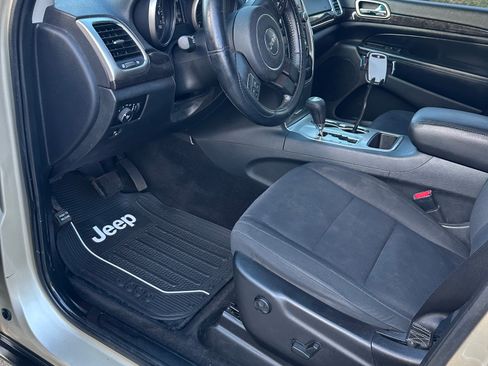 Used 2011 Jeep Grand Cherokee Laredo image 9