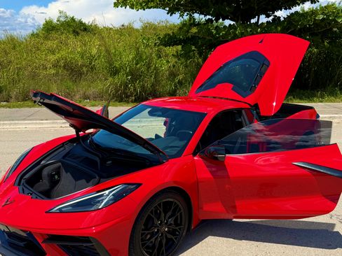 Used 2024 Chevrolet Corvette Stingray Coupe w/ Body-Color Dual Roof Package RWD image 16