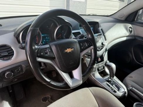 Used 2014 Chevrolet Cruze LT image 11
