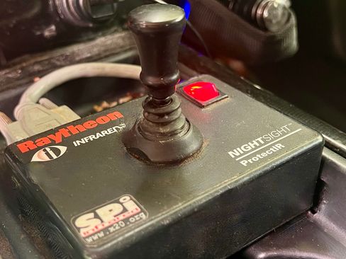 Used 2005 HUMMER H2 SUT Sport Utility Pickup 4D w/ Preferred Equipment Group image 6