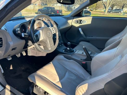 Used 2004 Nissan 350Z Touring image 2