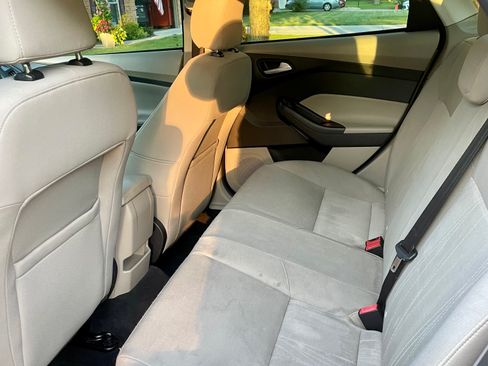 Used 2015 Ford Focus SE FWD image 9