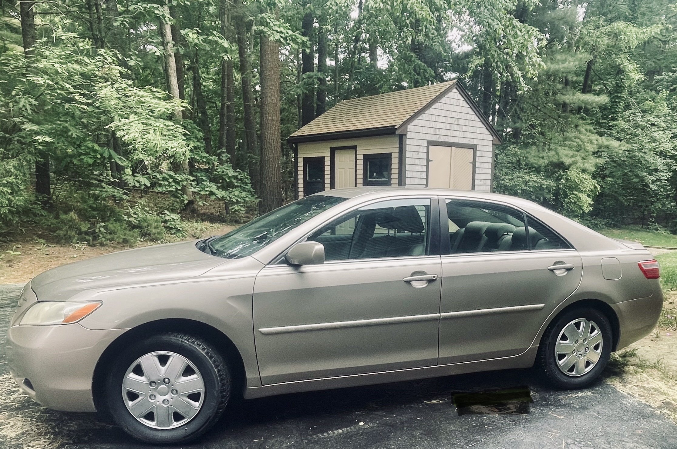 Used 2009 Toyota Camry LE FWD image 2