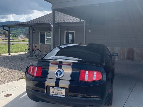 Used 2010 Ford Mustang Premium image 2