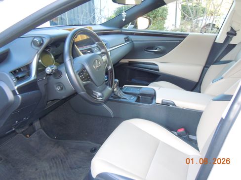 Used 2019 Lexus ES 300h Ultra Luxury image 10