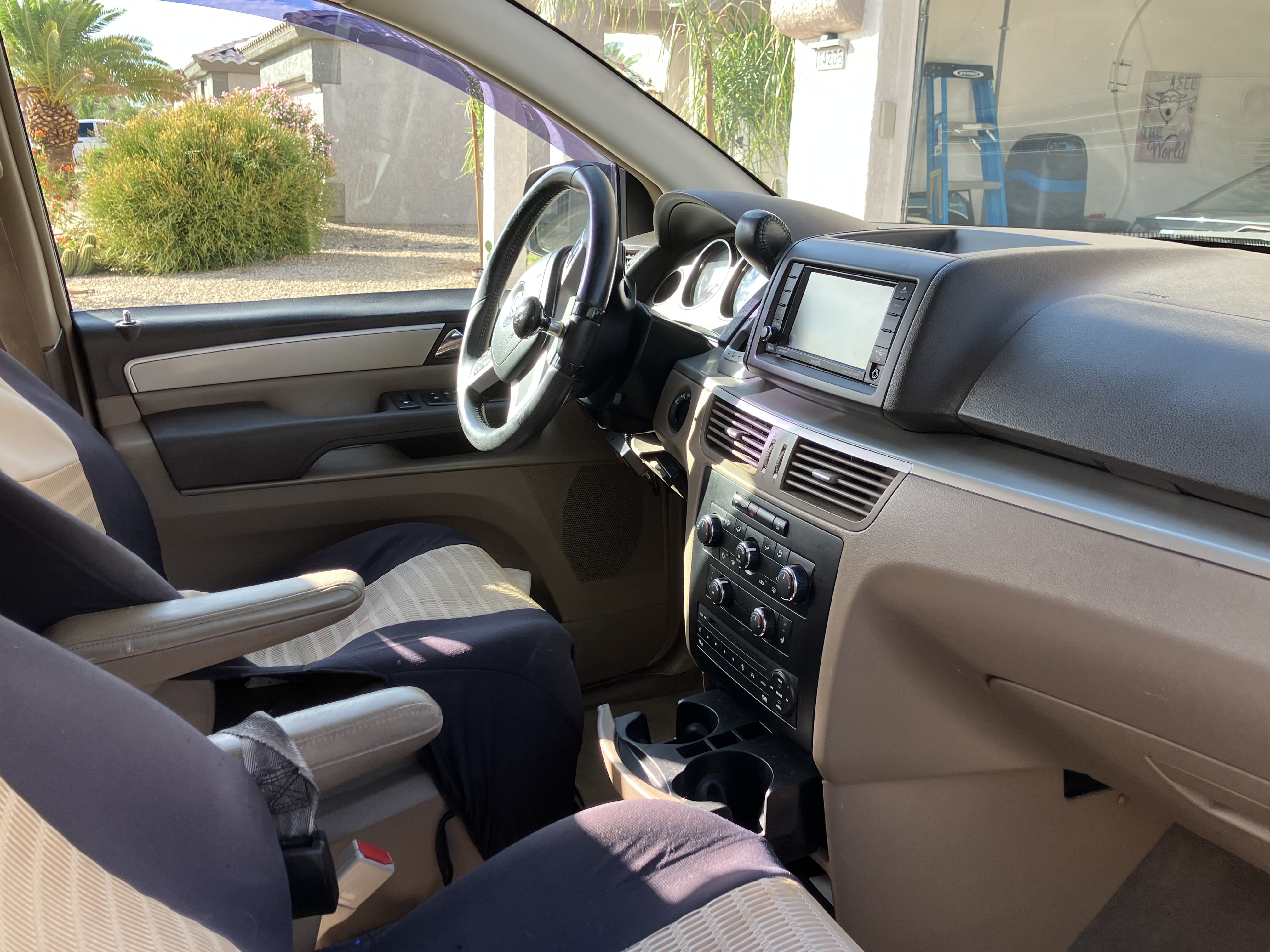Used 2012 Volkswagen Routan SE FWD image 5