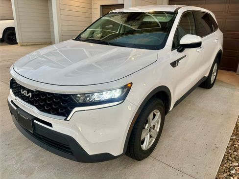 Used 2023 Kia Sorento LX AWD/4WD image 2