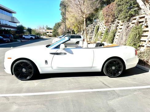 Used 2017 Rolls-Royce Dawn image 15