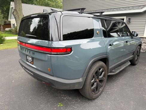 Used 2026 Rivian R1S Premium Quad AWD/4WD image 16
