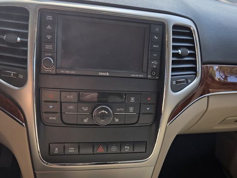 Used 2012 Jeep Grand Cherokee Limited RWD image 8