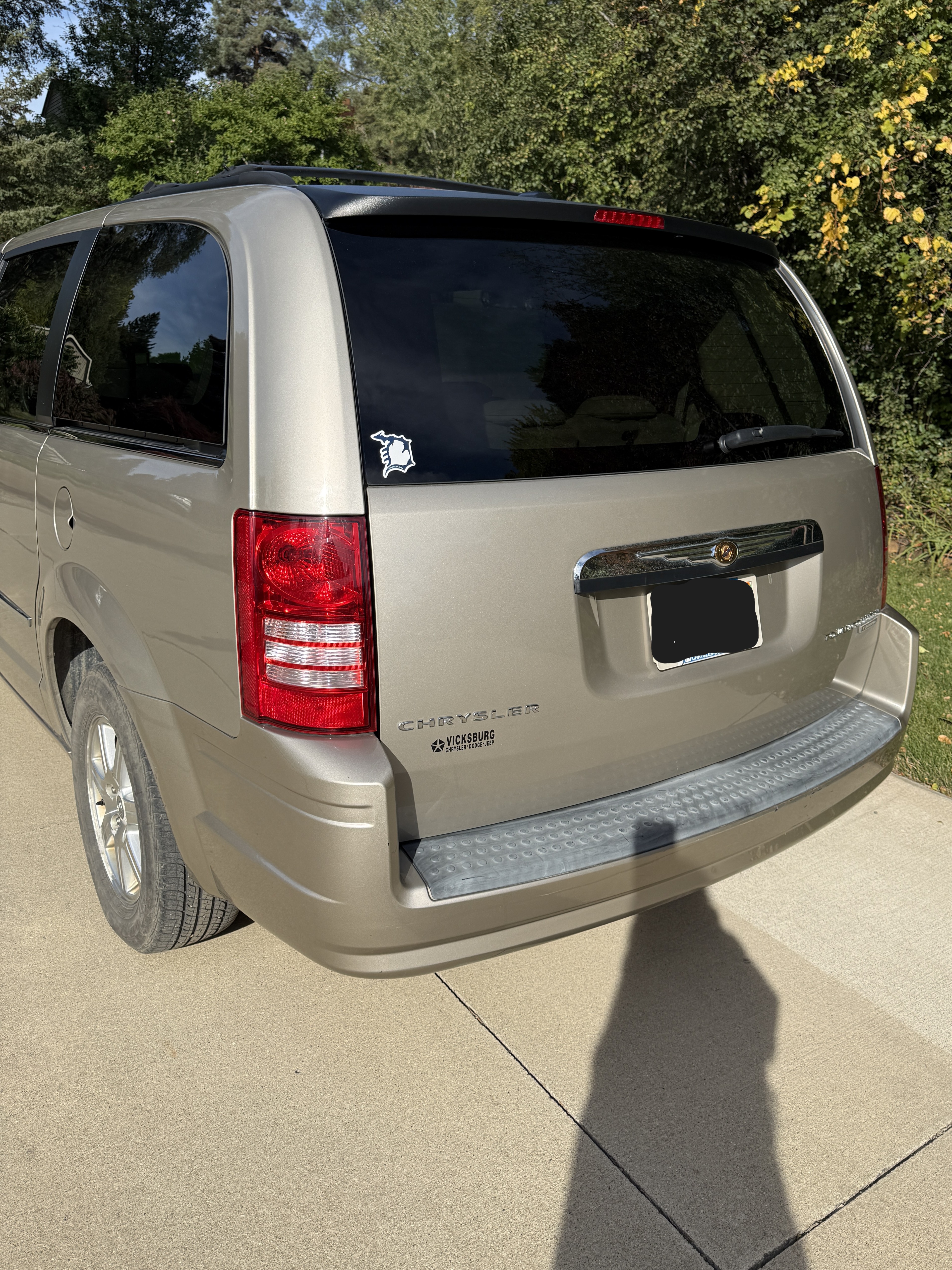 Used 2009 Chrysler Town & Country Touring FWD image 5