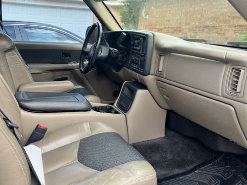 Used 2002 Chevrolet Avalanche 2WD image 8